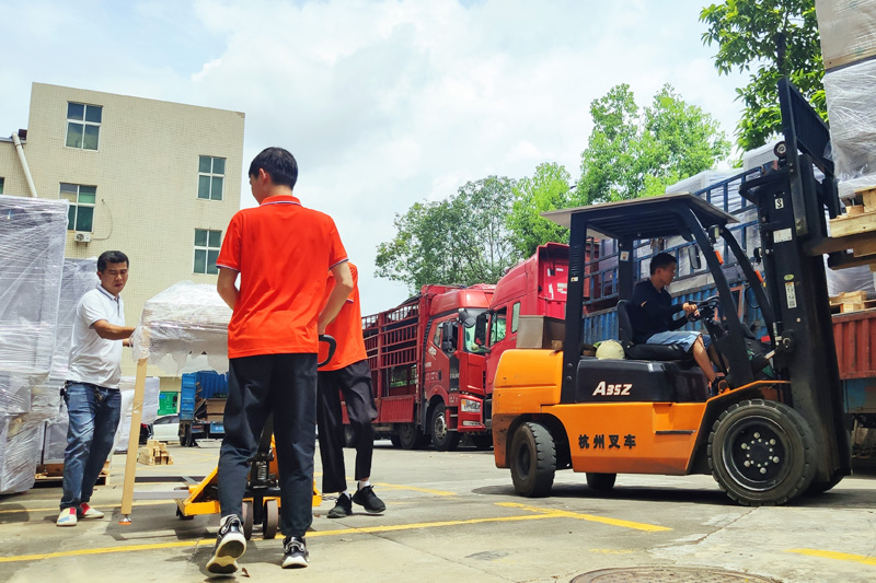 工廠實拍：日精智能汽車線束自動化處理設備，發(fā)貨現(xiàn)場！